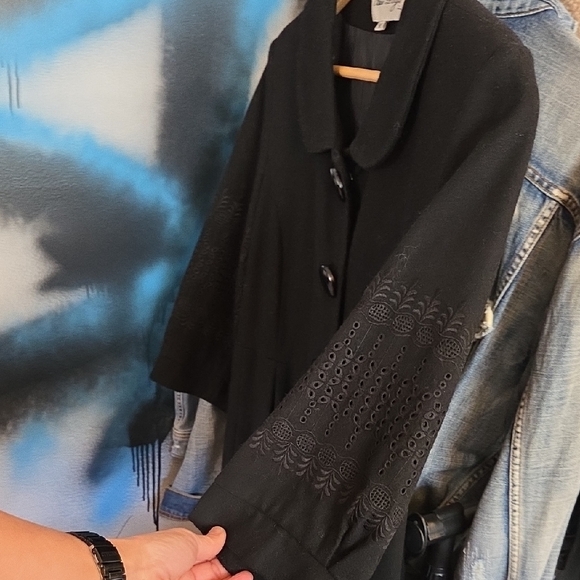 Bettie Page Black Peter Pan Collar Button-Front Trench Coat - Picture 3 of 11